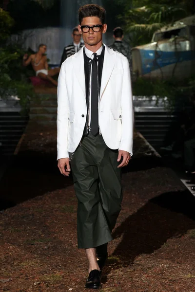 Look 27